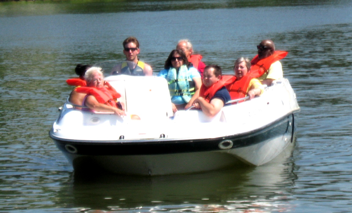 camp_dogwood_boating